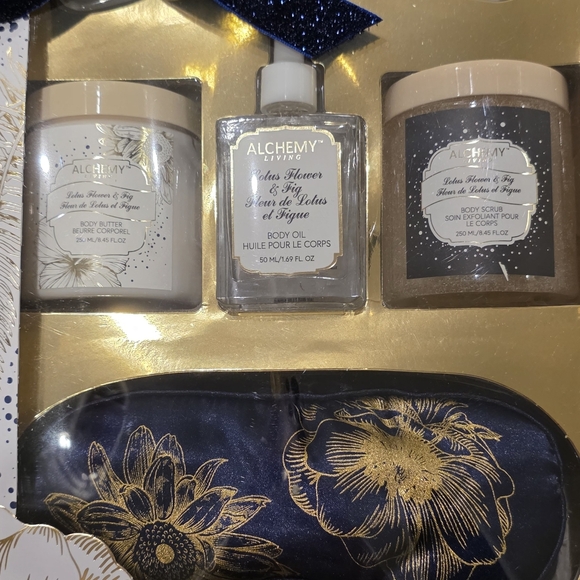 Large Gift Set With Robe And Large Guasha Tool - Picture 2 of 7